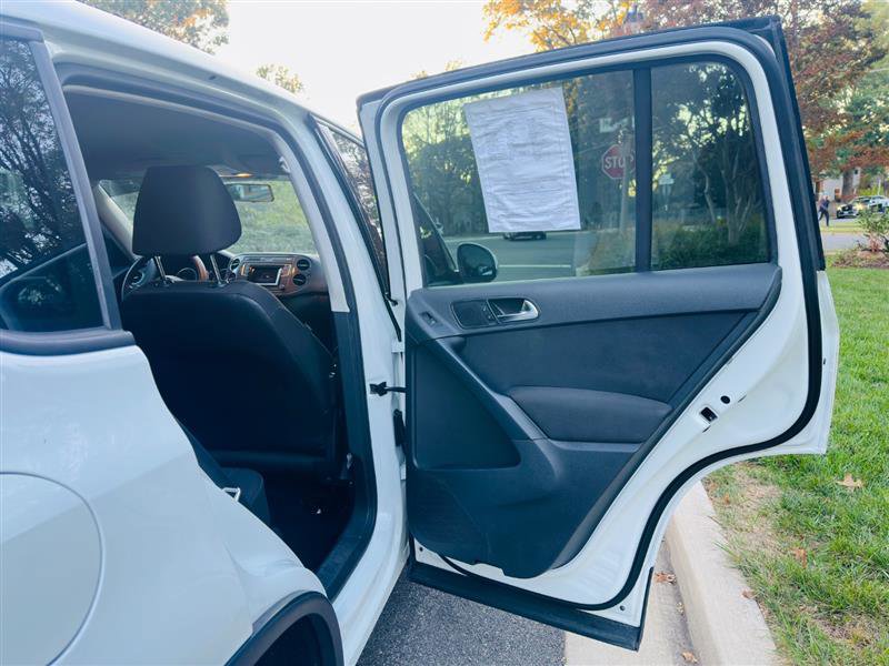 2018 Volkswagen Tiguan Limited Base Image 16 of 29