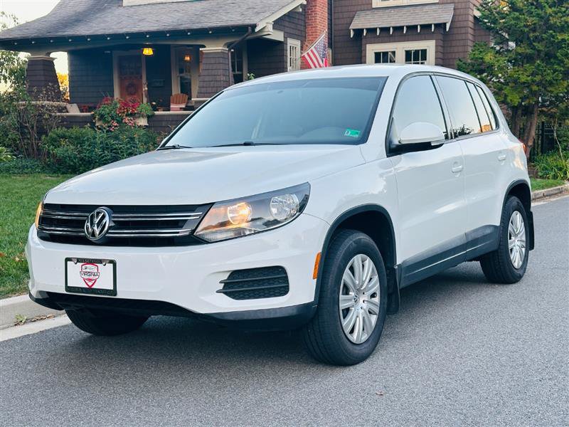 2018 Volkswagen Tiguan Limited Base Image 2 of 29