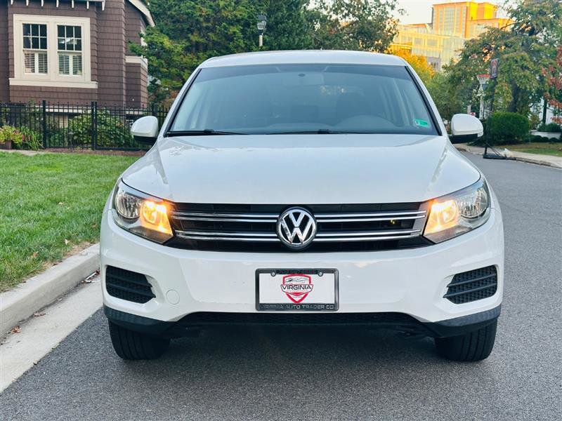 2018 Volkswagen Tiguan Limited Base Image 4 of 29