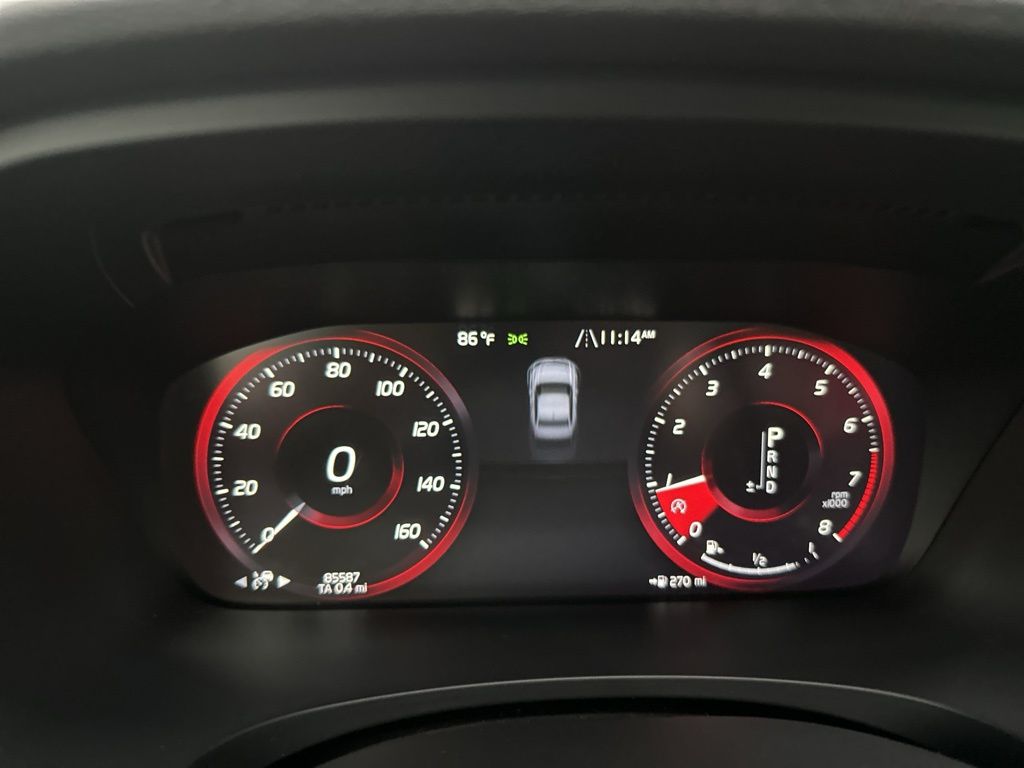 2018 Volvo S90 Momentum Image 21 of 33