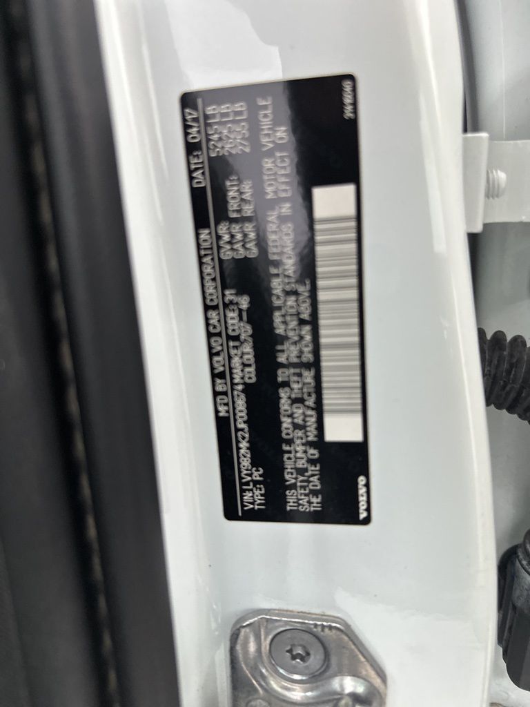 2018 Volvo S90 Momentum Image 28 of 33