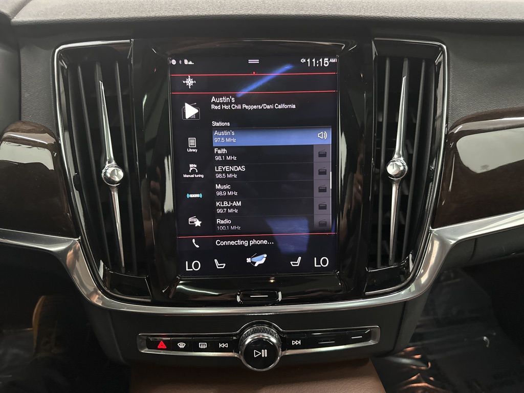 2018 Volvo S90 Momentum Image 23 of 33