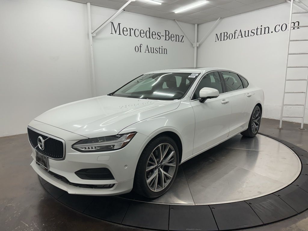 2018 Volvo S90 Momentum Image 1 of 33