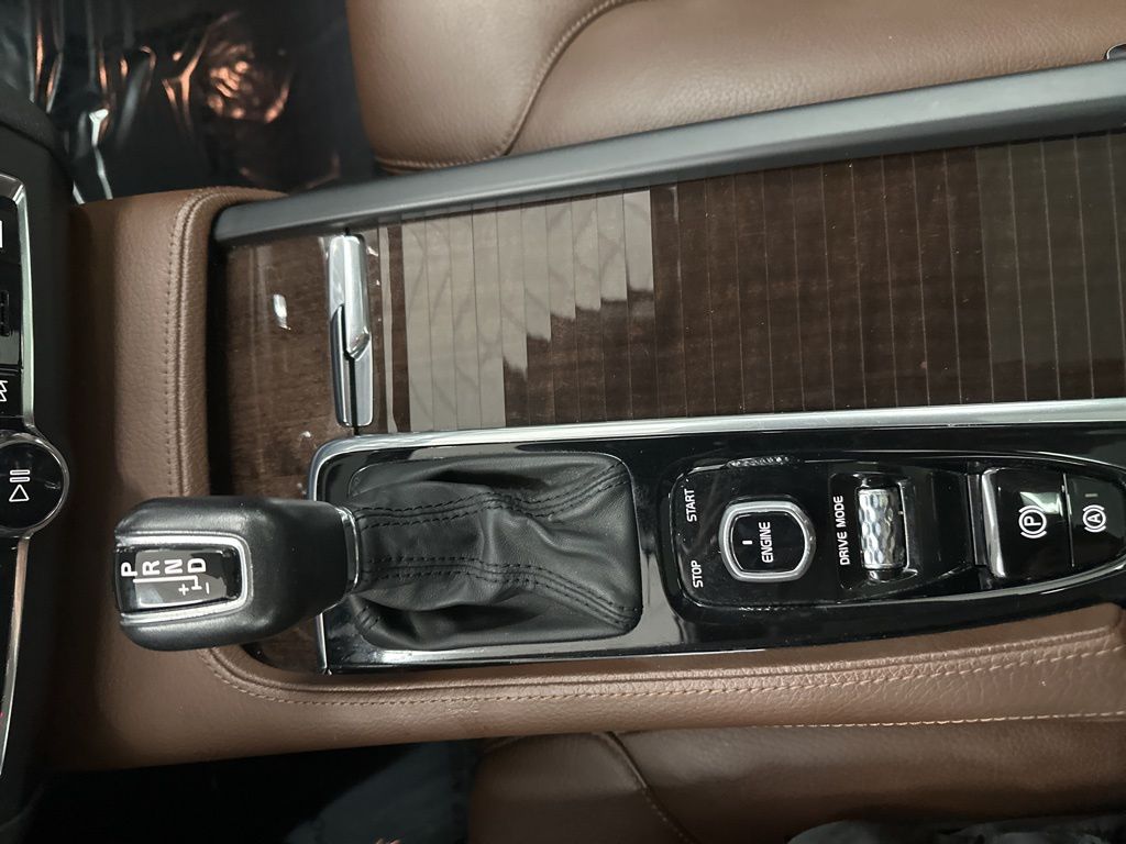 2018 Volvo S90 Momentum Image 30 of 33