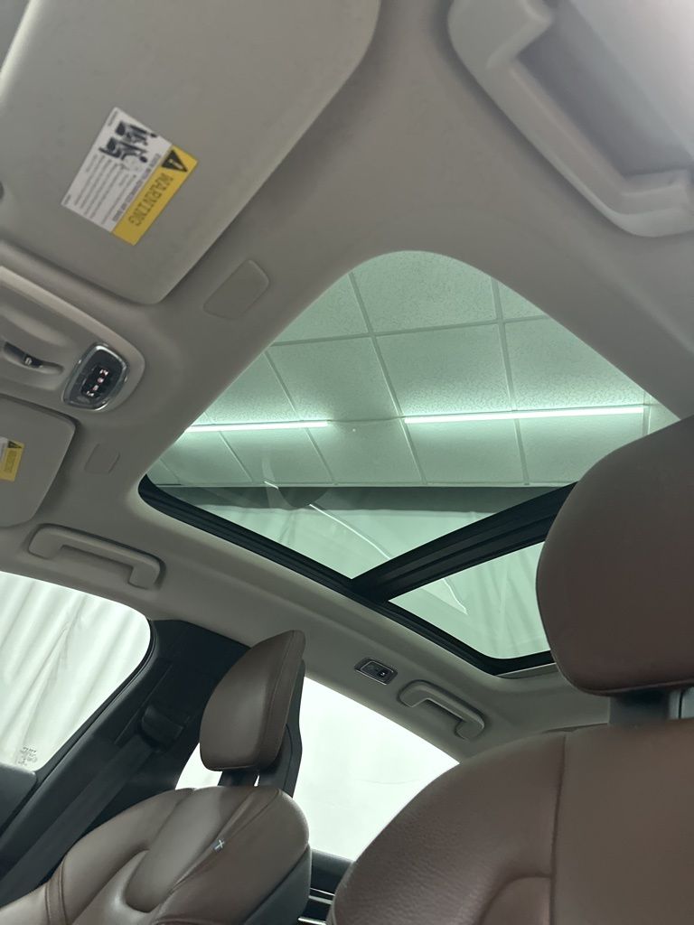 2018 Volvo S90 Momentum Image 20 of 33