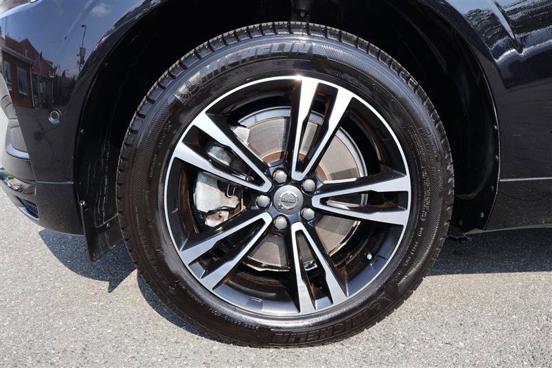 Vehicle image 26 of 35