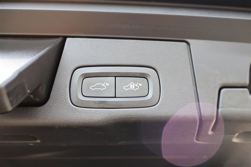 Vehicle image 12 of 35