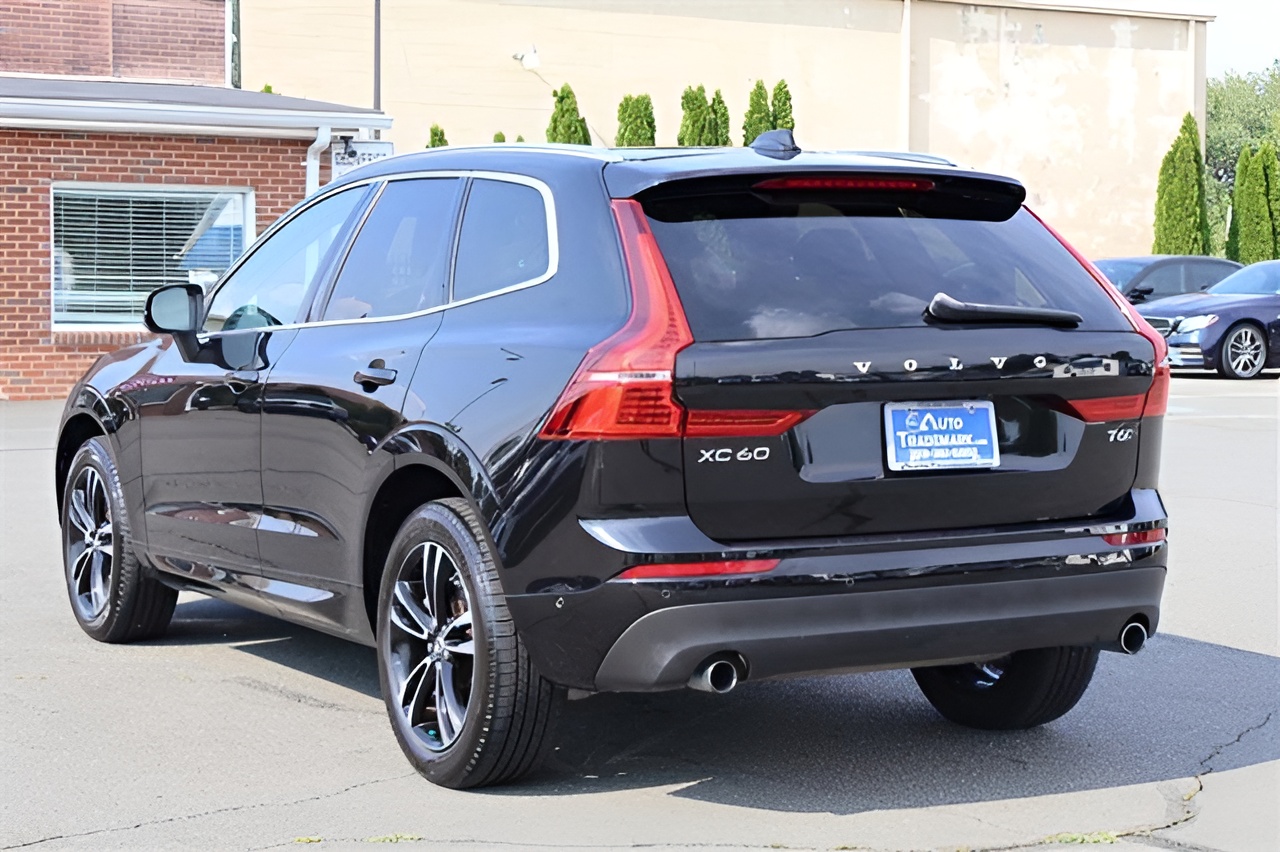 Vehicle image 33 of 35