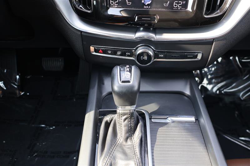 Vehicle image 19 of 35