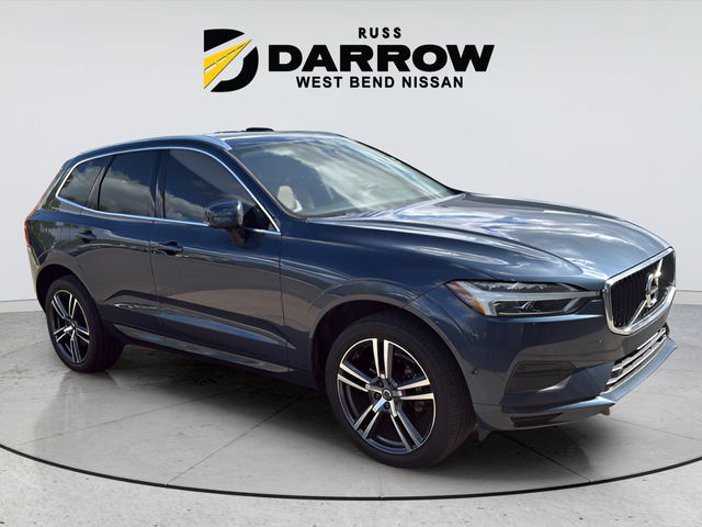 2018 Volvo XC60 Momentum Image 3 of 10
