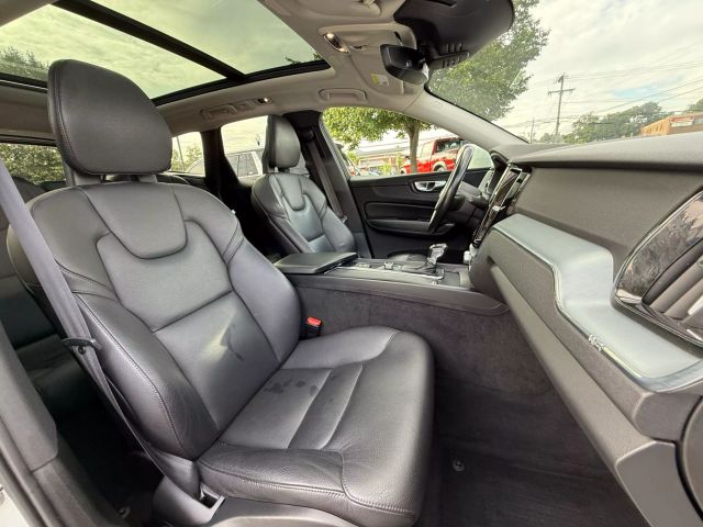 Vehicle image 19 of 37