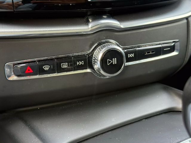 Vehicle image 35 of 37