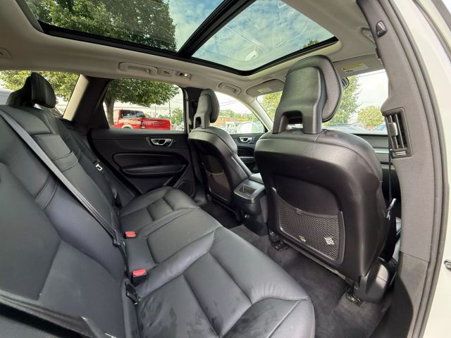 Vehicle image 18 of 37