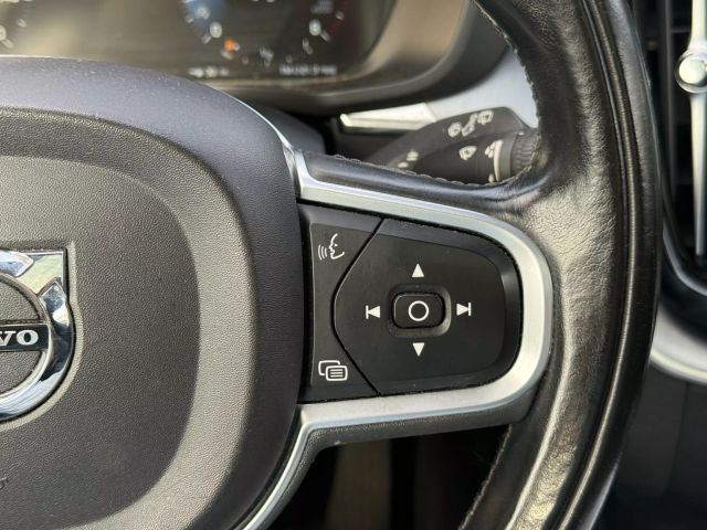 Vehicle image 33 of 37