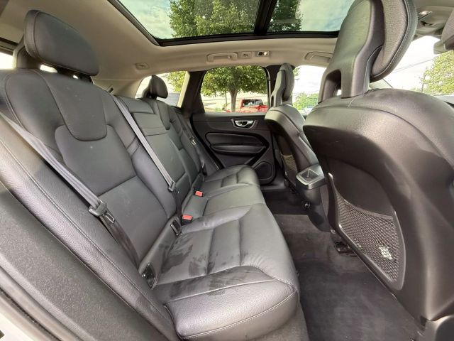 Vehicle image 17 of 37