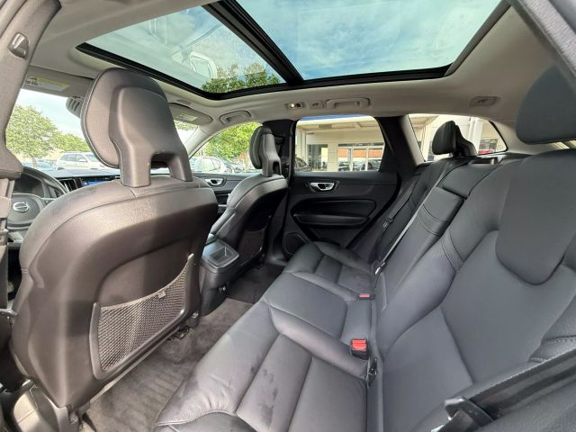 Vehicle image 20 of 37