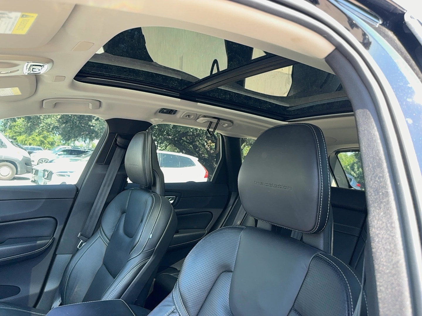 2018 Volvo XC60 Inscription Image 11 of 24