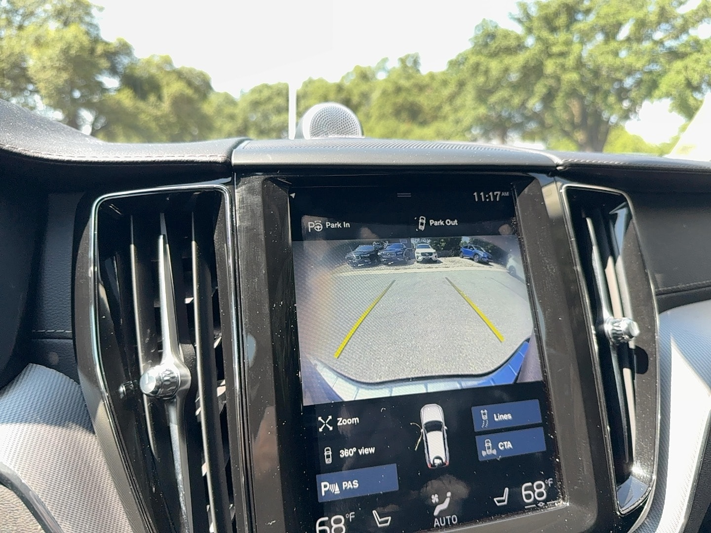 2018 Volvo XC60 Inscription Image 17 of 24