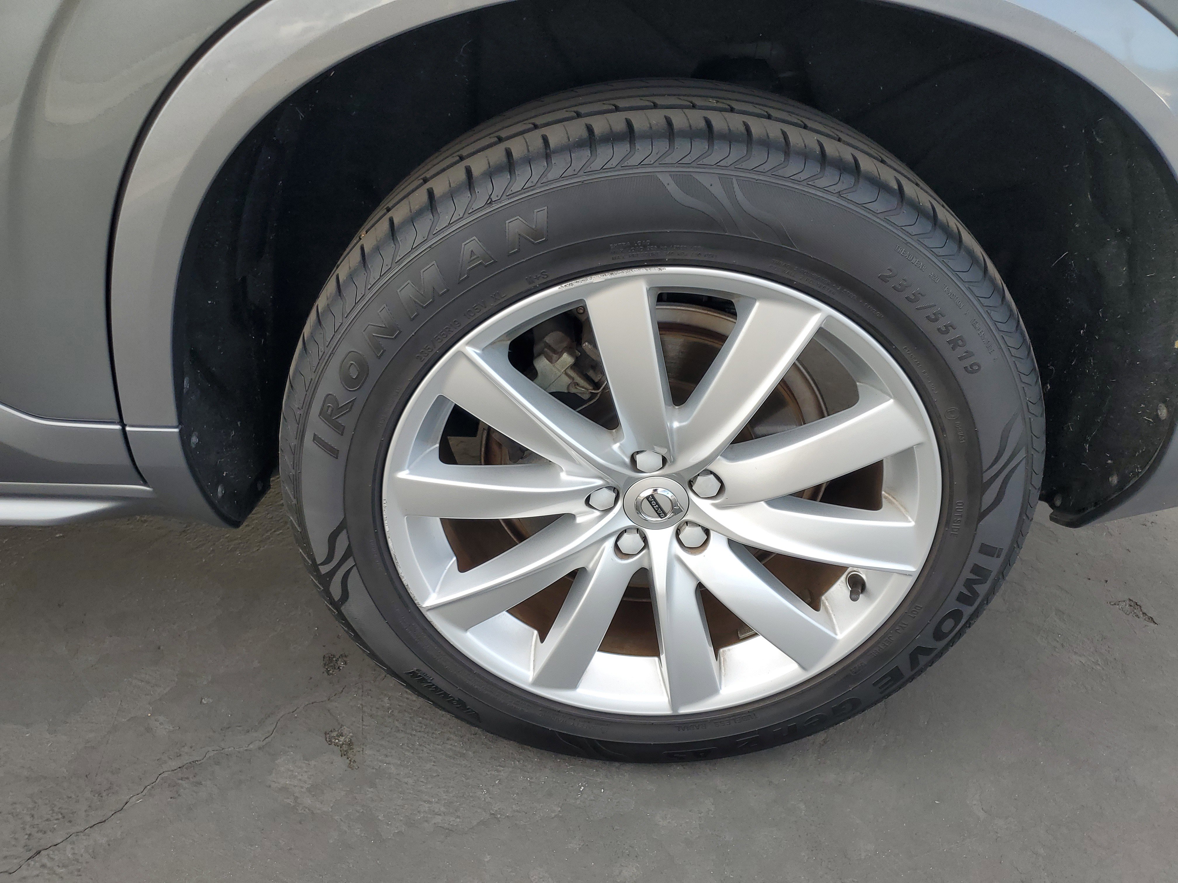 2018 Volvo XC90 Momentum Image 7 of 33