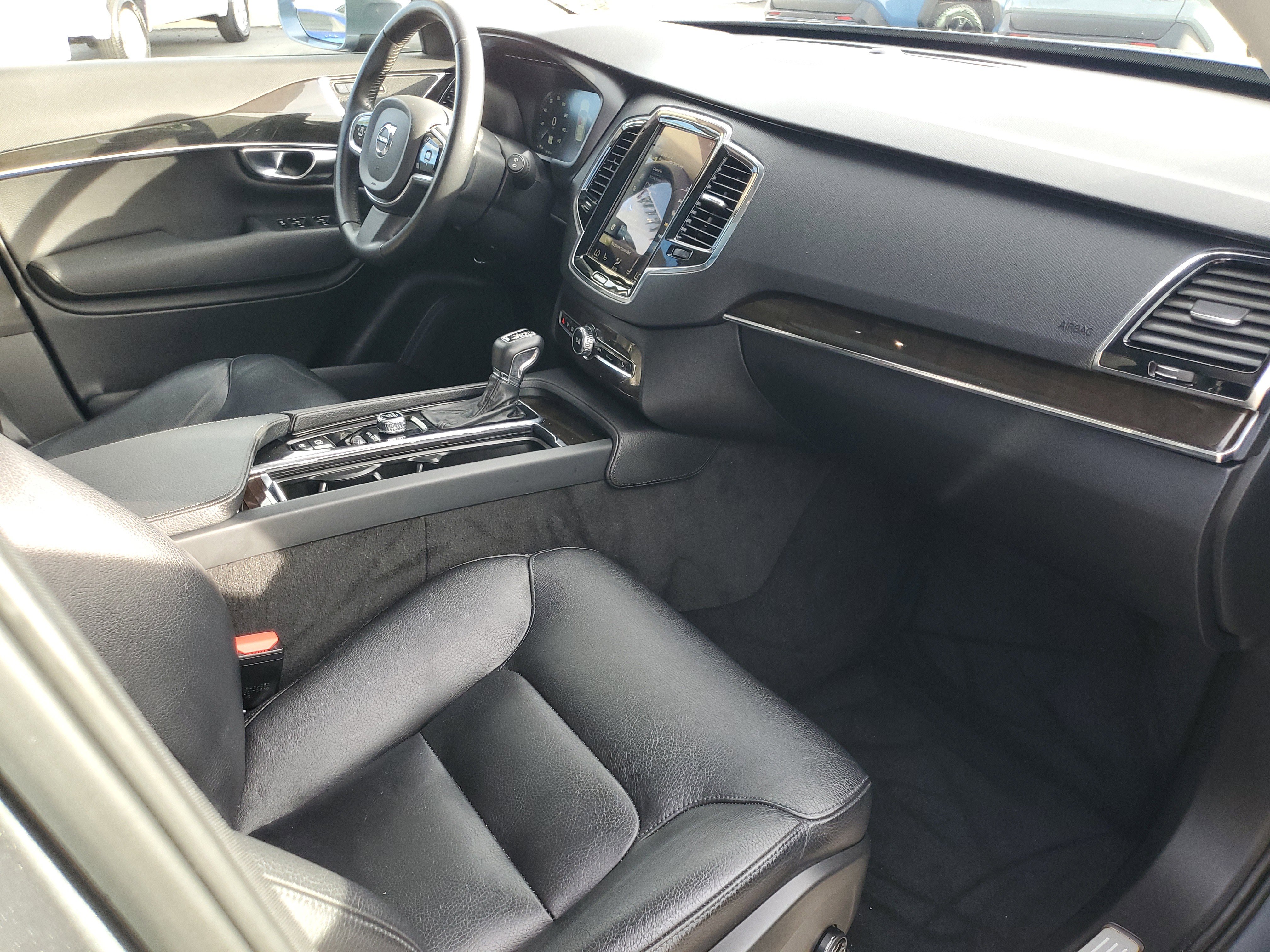 2018 Volvo XC90 Momentum Image 29 of 33