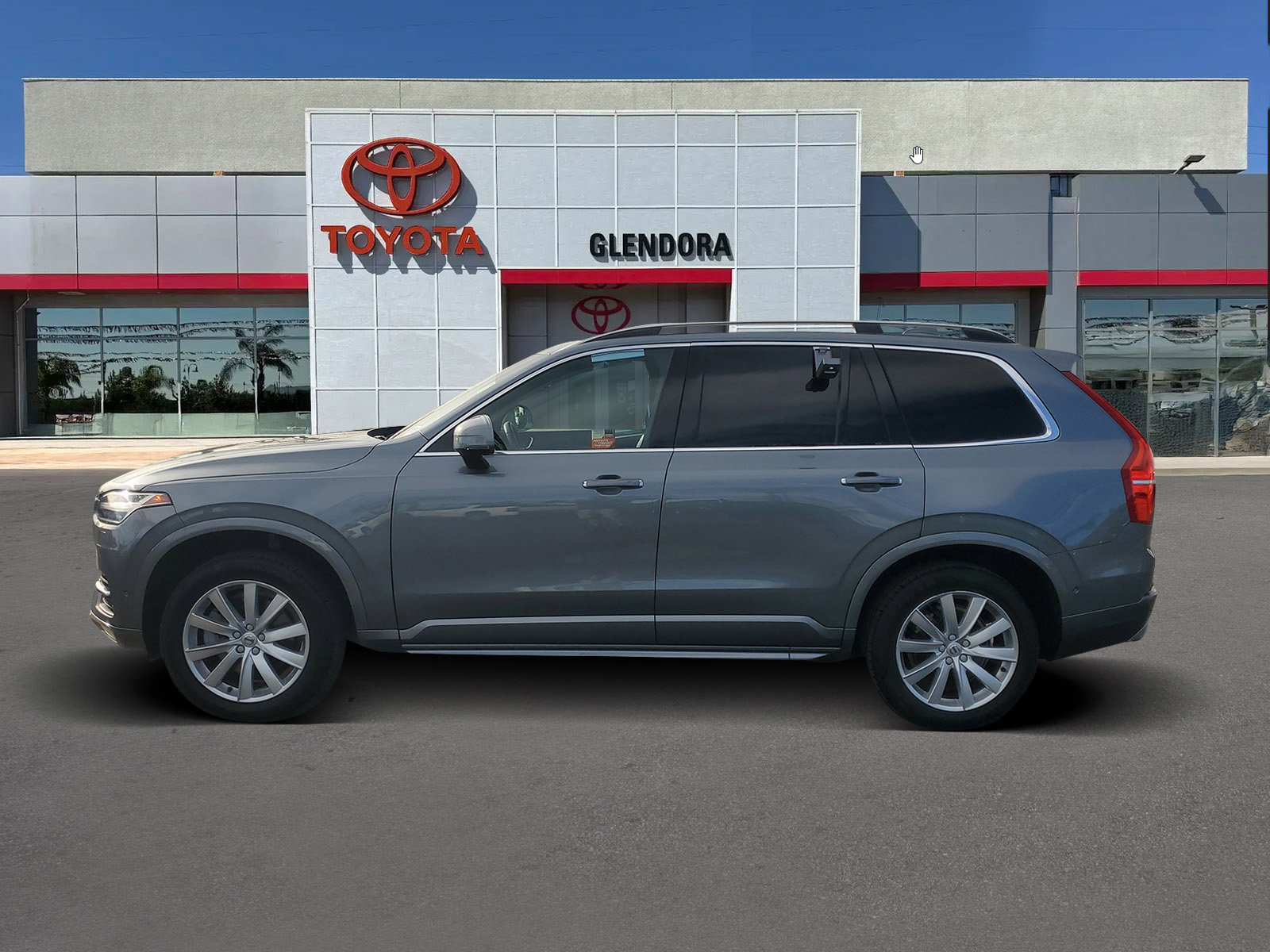 2018 Volvo XC90 Momentum Image 6 of 33