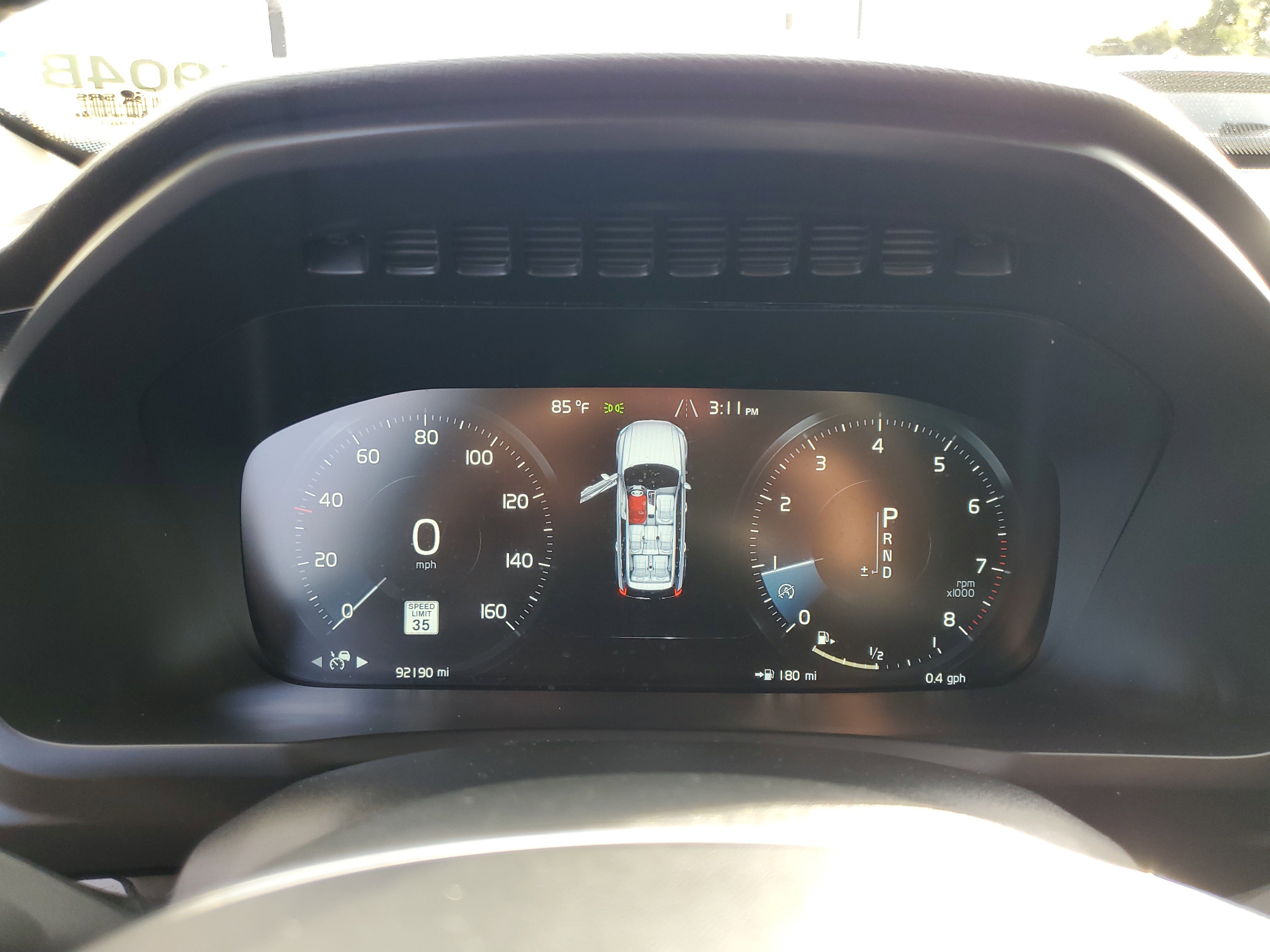 2018 Volvo XC90 Momentum Image 17 of 33