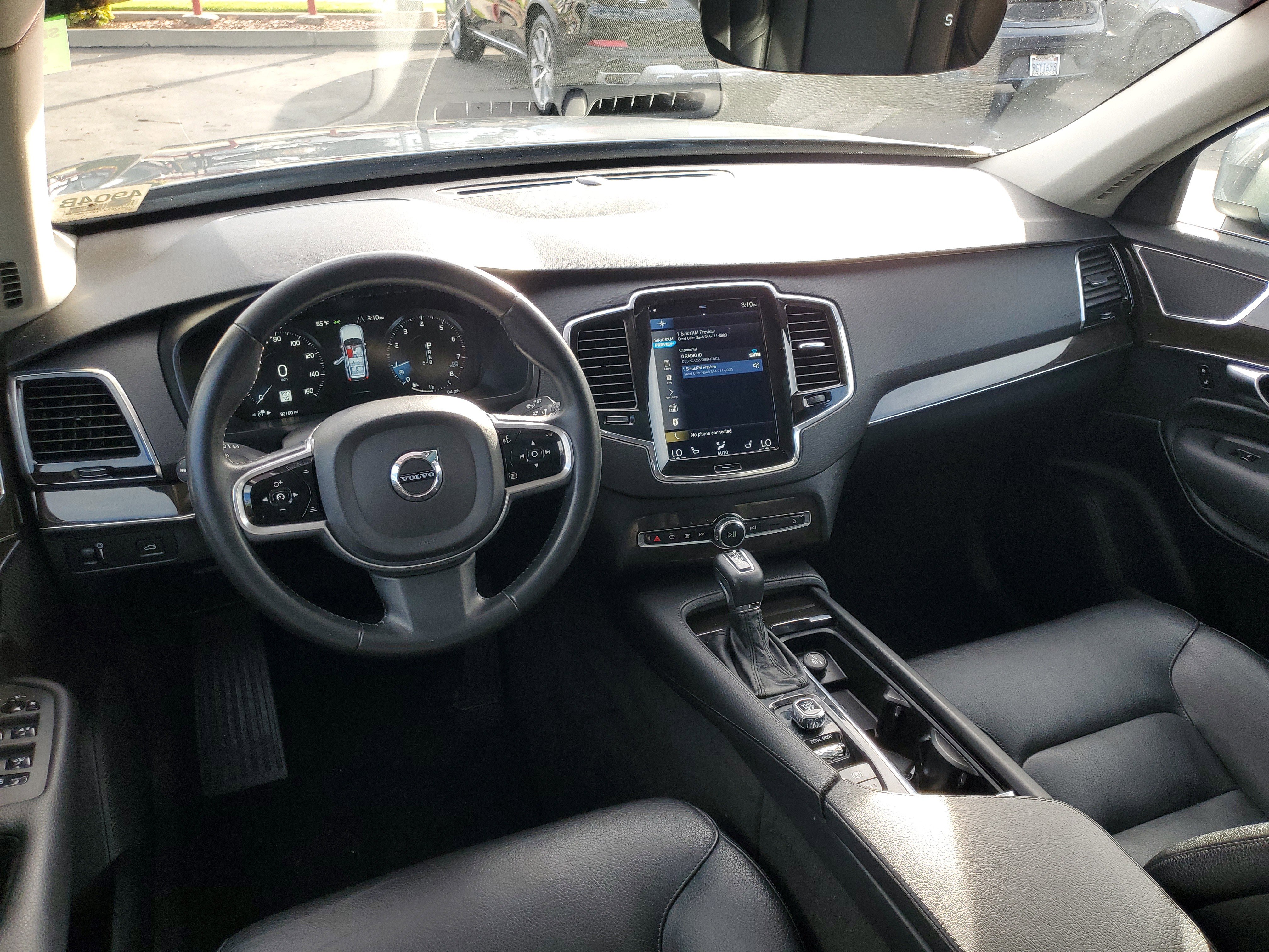 2018 Volvo XC90 Momentum Image 12 of 33
