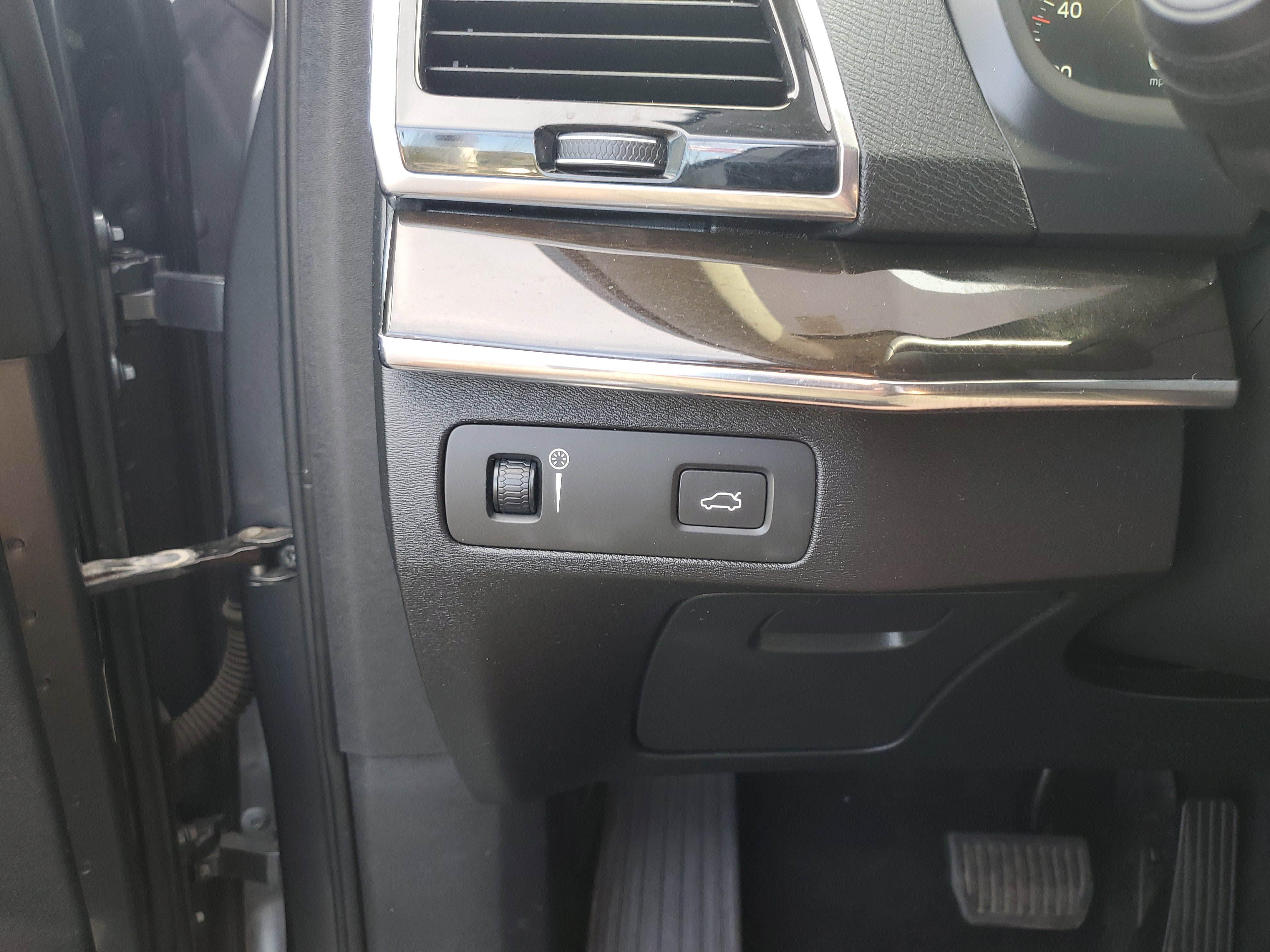 2018 Volvo XC90 Momentum Image 31 of 33