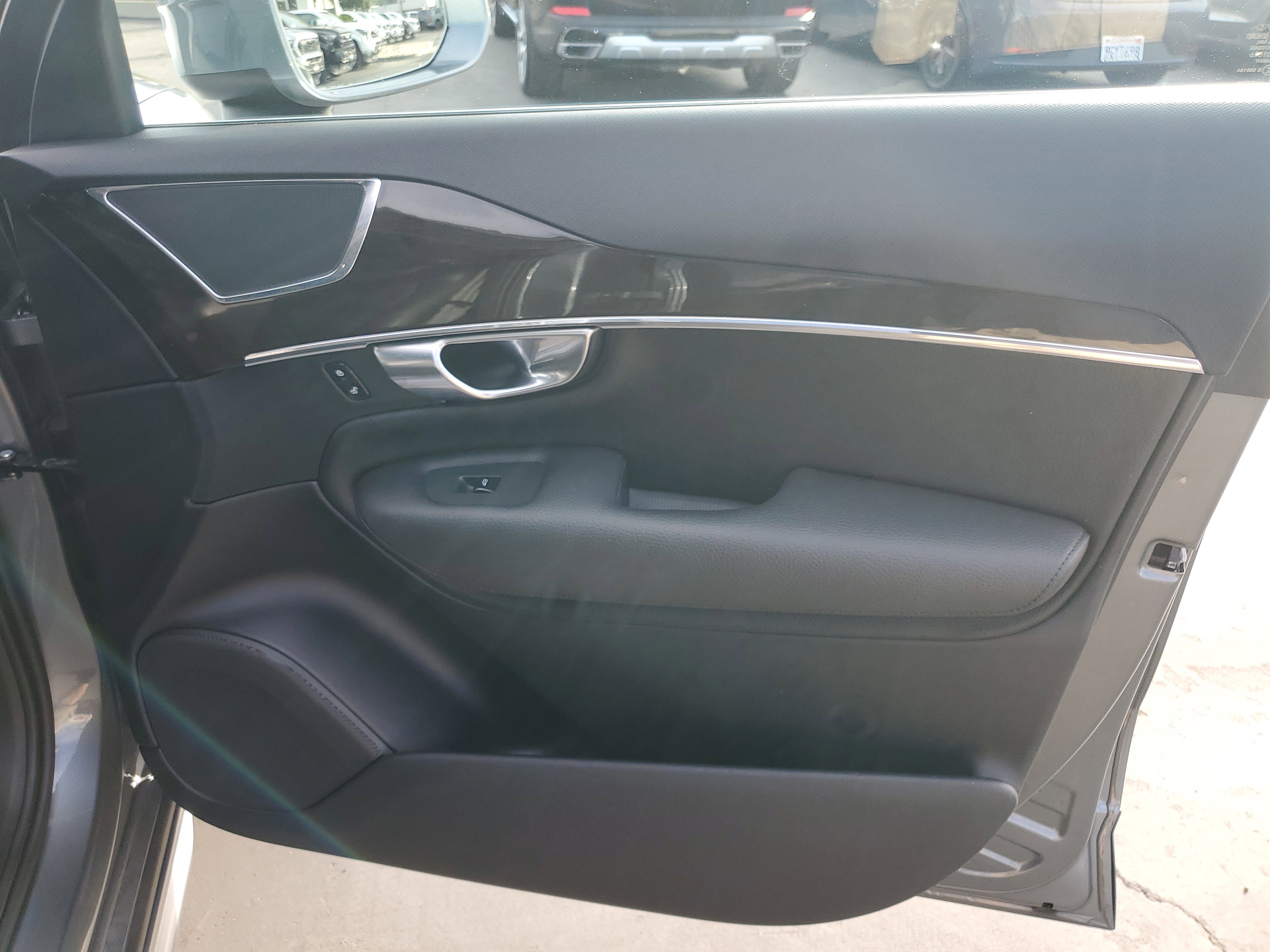 2018 Volvo XC90 Momentum Image 25 of 33