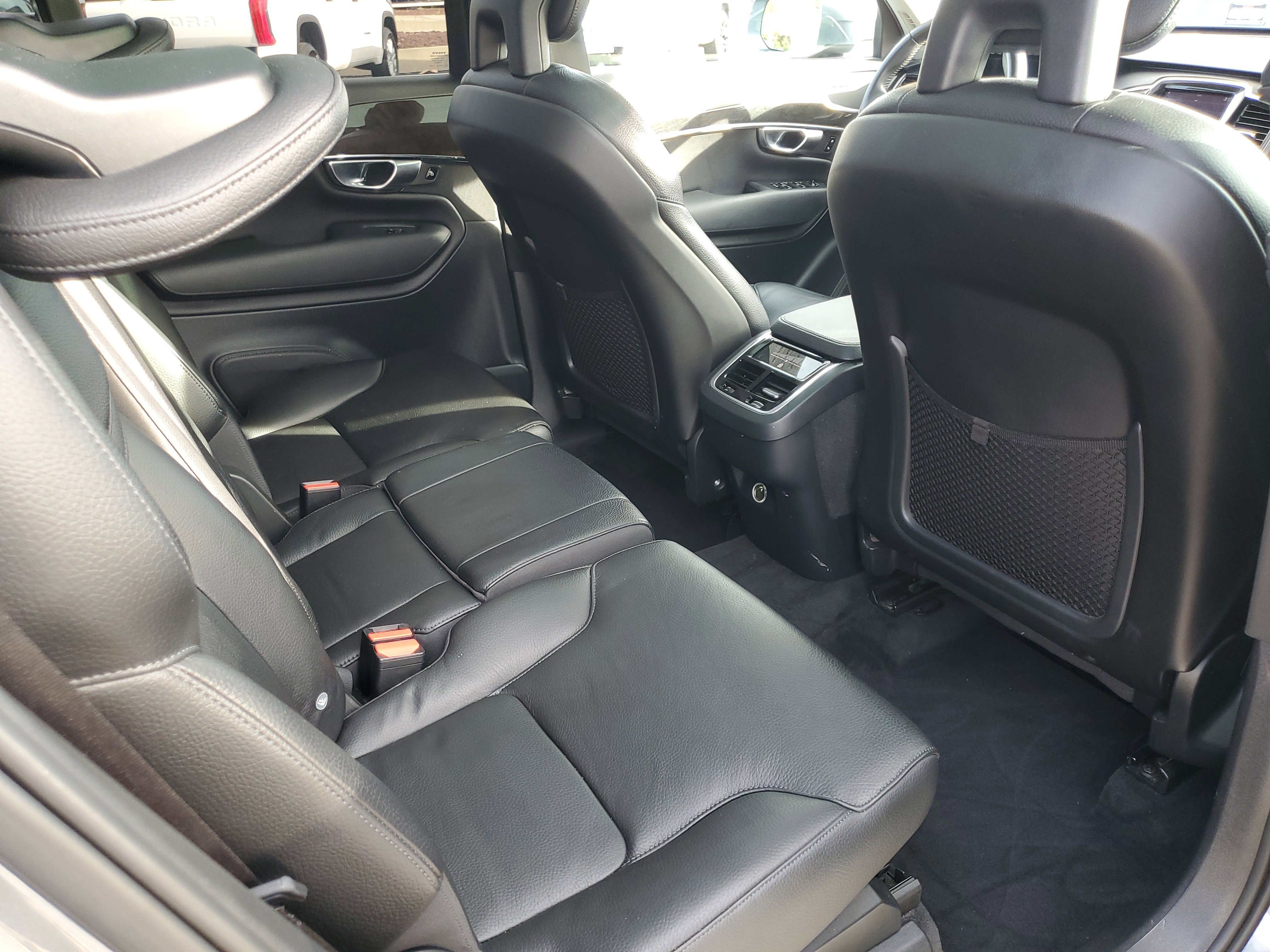 2018 Volvo XC90 Momentum Image 9 of 33