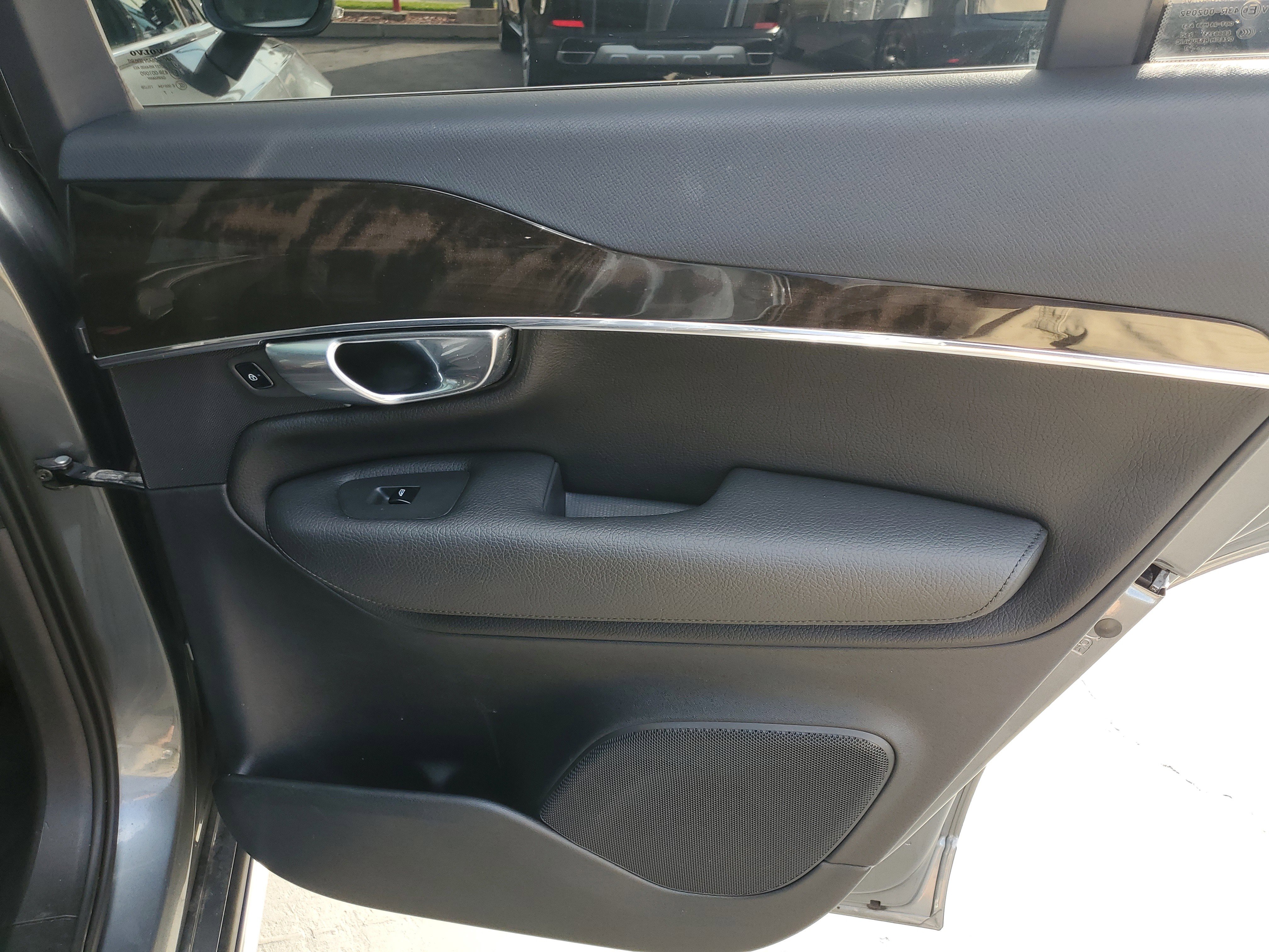 2018 Volvo XC90 Momentum Image 23 of 33