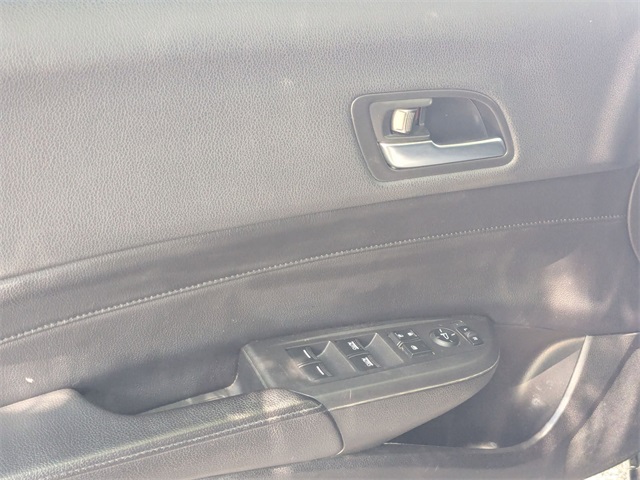 Vehicle image 19 of 28