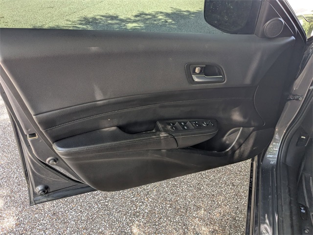Vehicle image 18 of 28