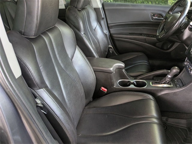 Vehicle image 10 of 28