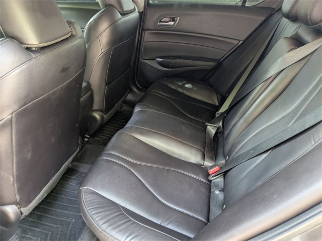 Vehicle image 11 of 28