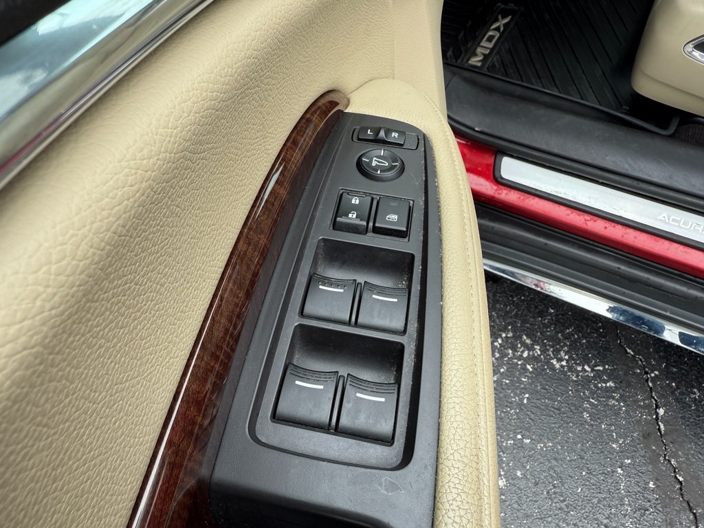 Vehicle image 32 of 49