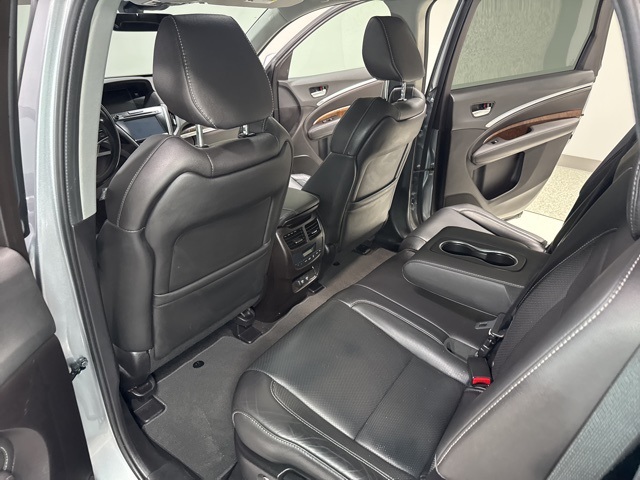 Vehicle image 34 of 42