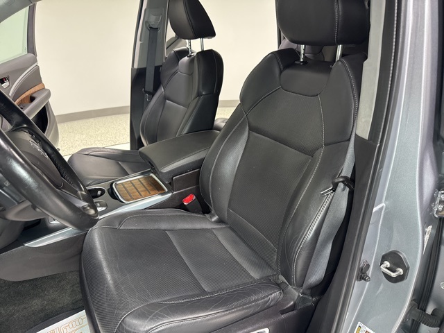 Vehicle image 23 of 42