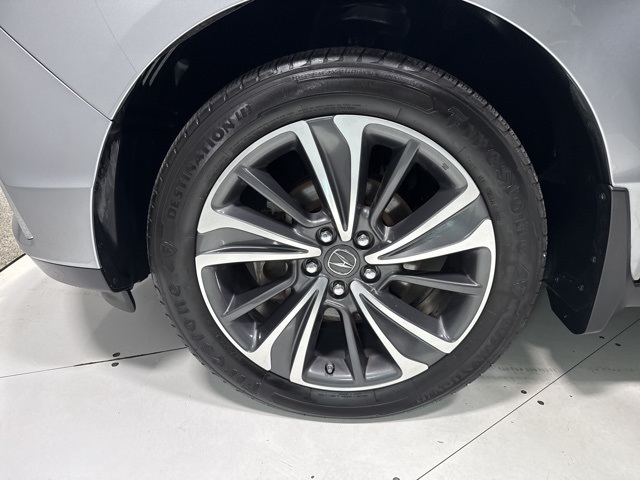 Vehicle image 17 of 42
