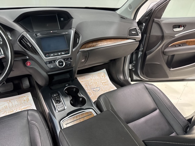 Vehicle image 32 of 42