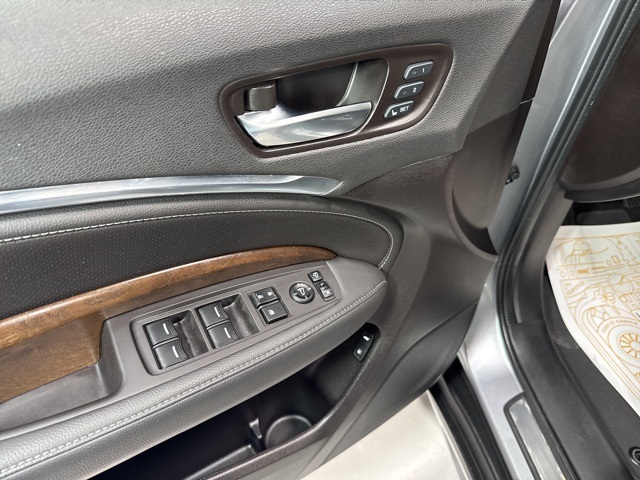 Vehicle image 20 of 42