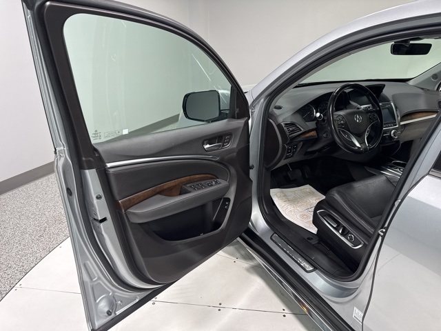 Vehicle image 18 of 42