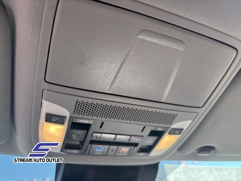Vehicle image 34 of 40