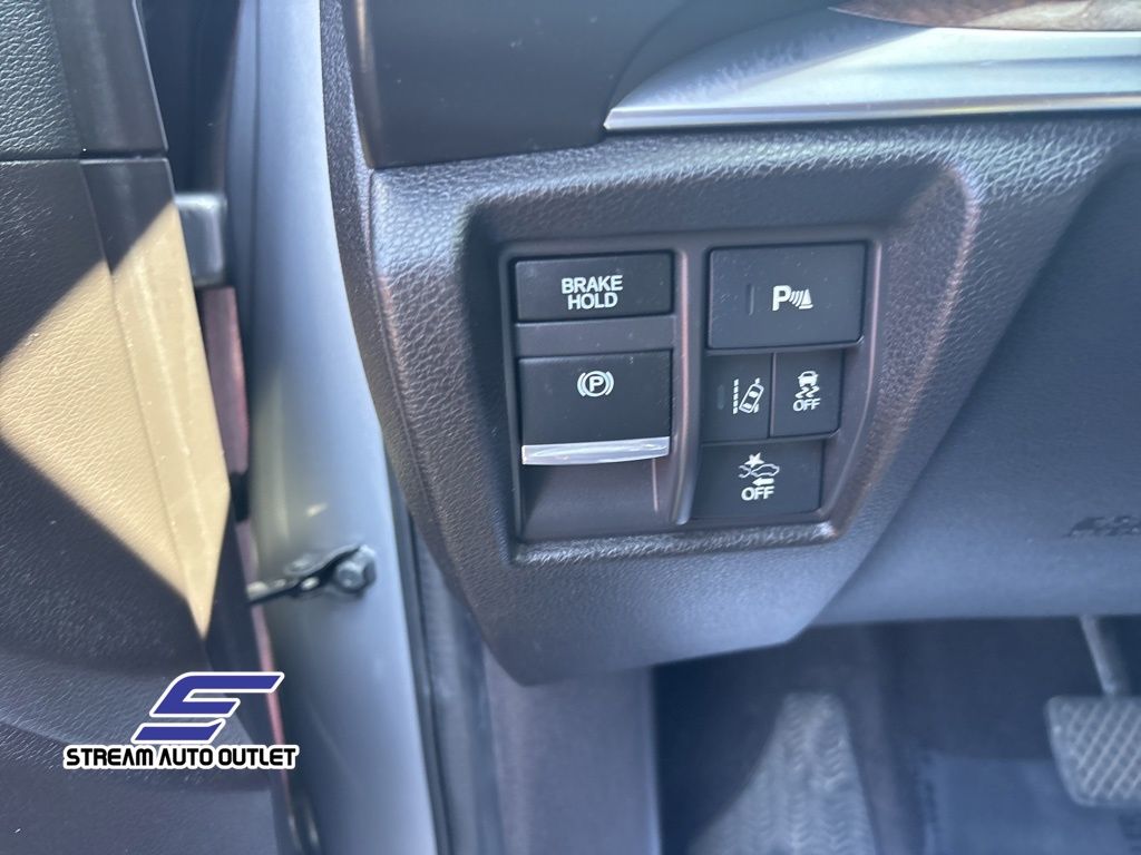Vehicle image 30 of 40