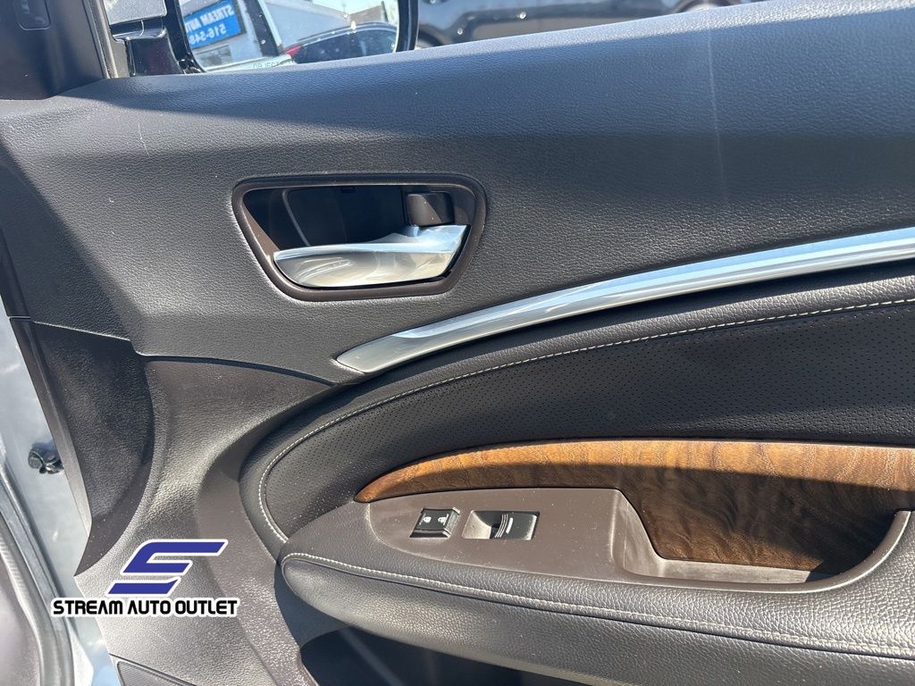 Vehicle image 13 of 40