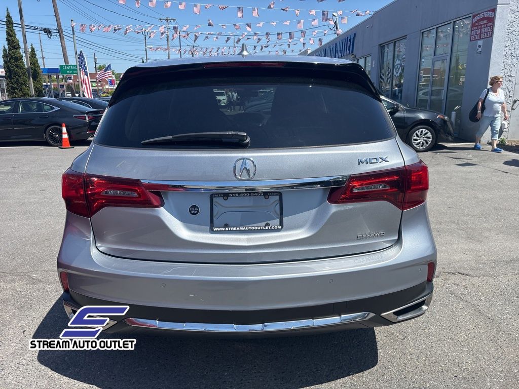 Vehicle image 10 of 40