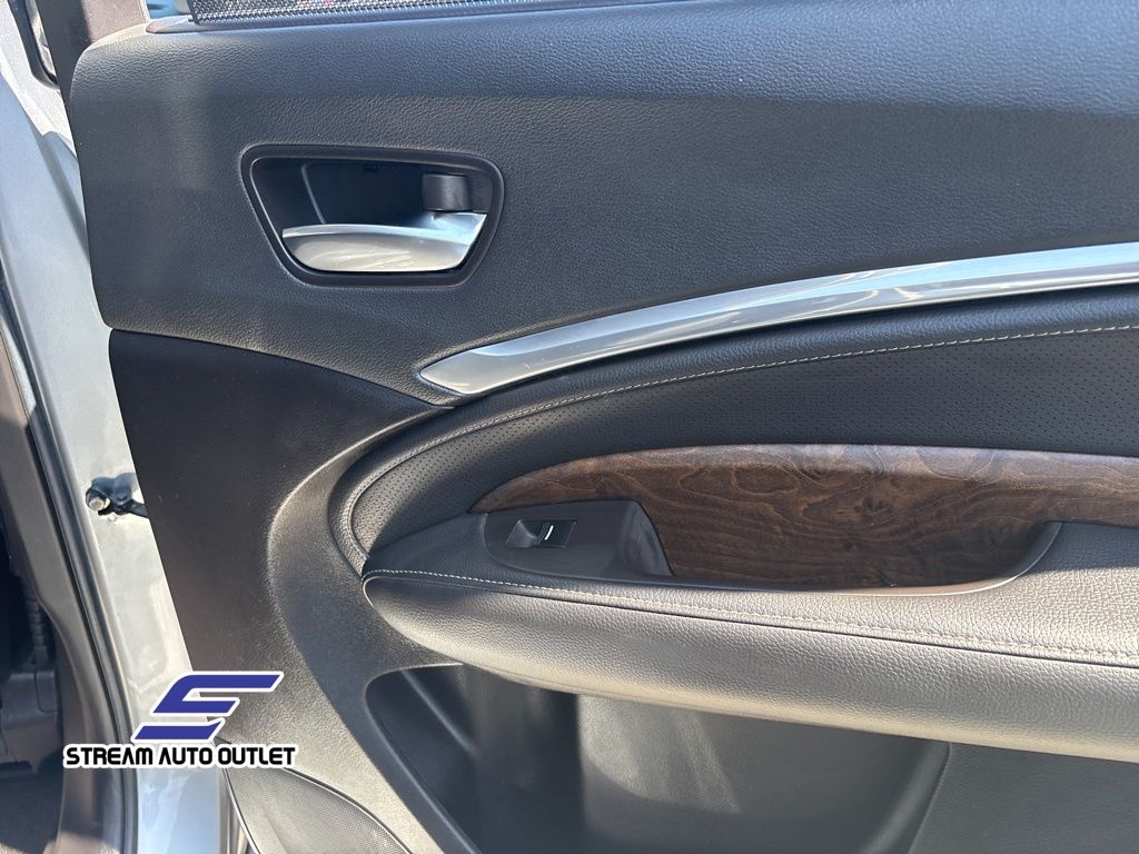 Vehicle image 17 of 40