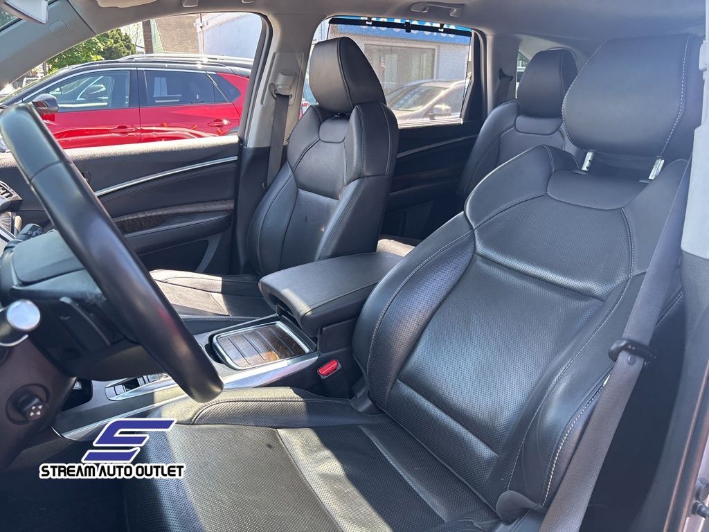 Vehicle image 28 of 40