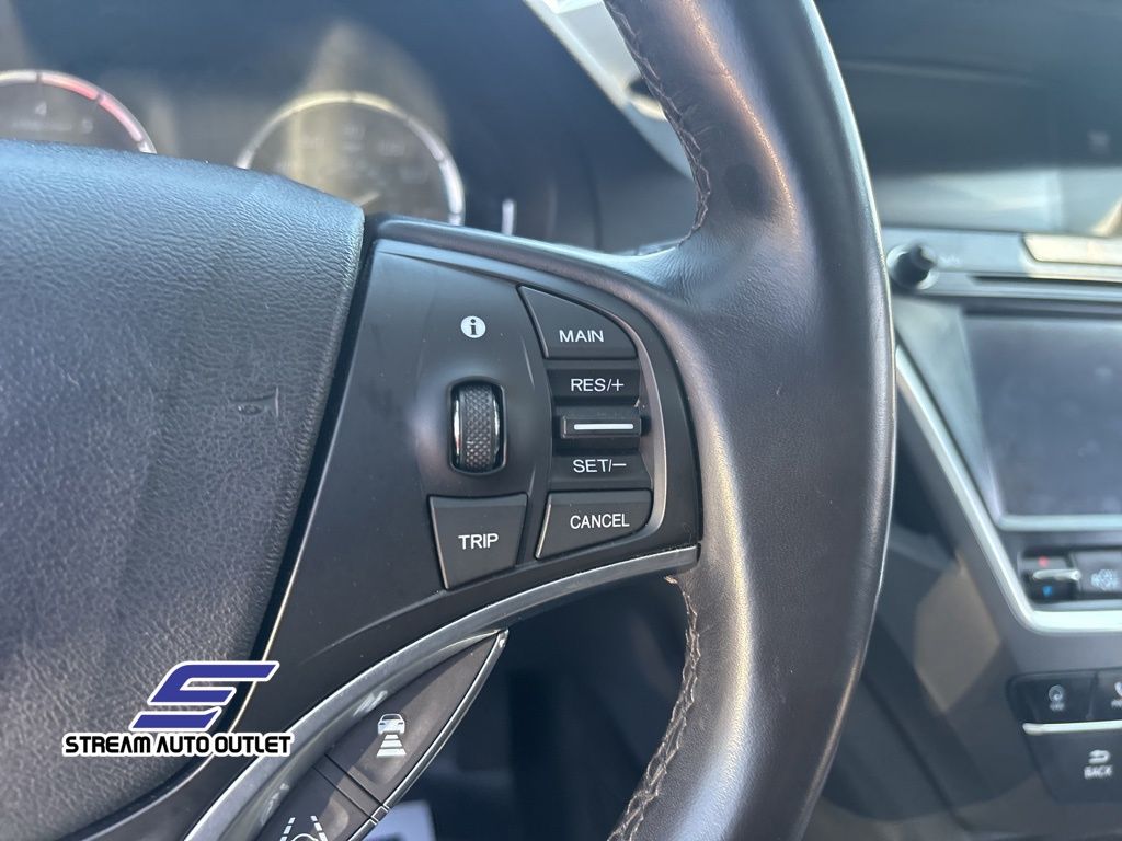 Vehicle image 32 of 40