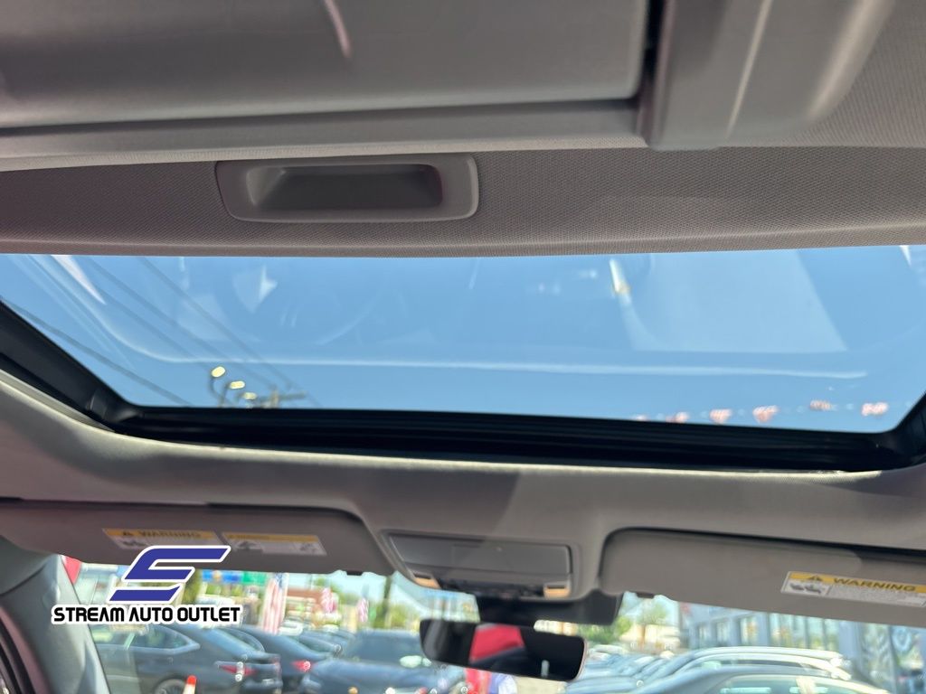 Vehicle image 22 of 40